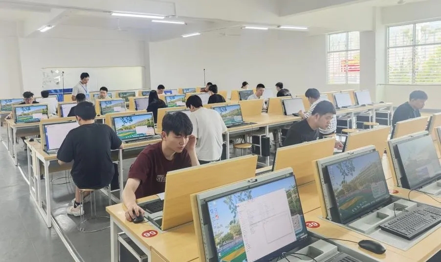 我校圓滿完成第9期人工智能訓(xùn)練師等級(jí)認(rèn)定，開啟理論無(wú)紙化考核新篇章